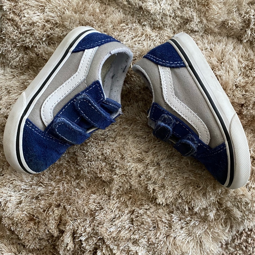 7c Navy Blue Vans